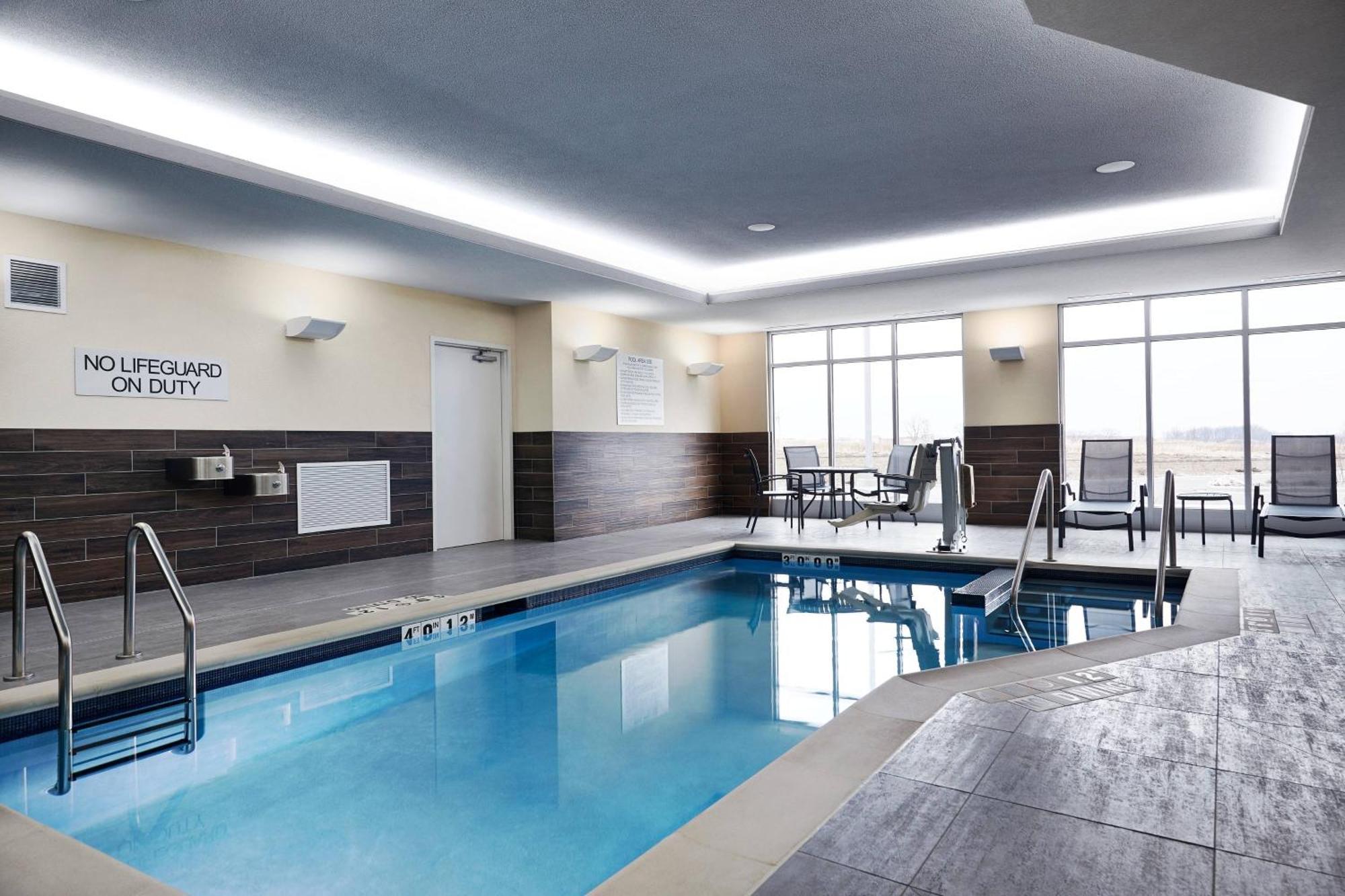 Fairfield Inn & Suites Шебойган Экстерьер фото