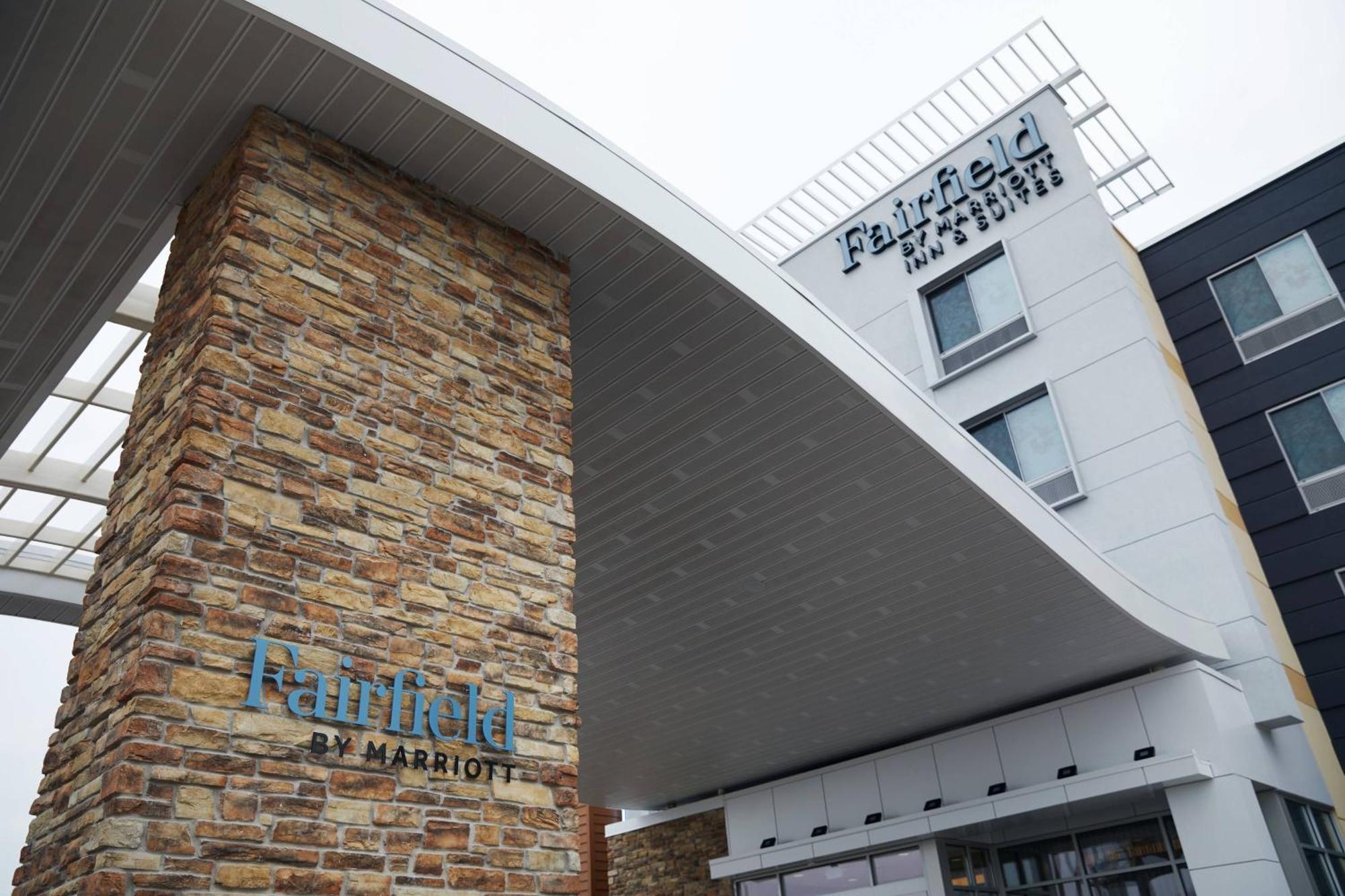 Fairfield Inn & Suites Шебойган Экстерьер фото