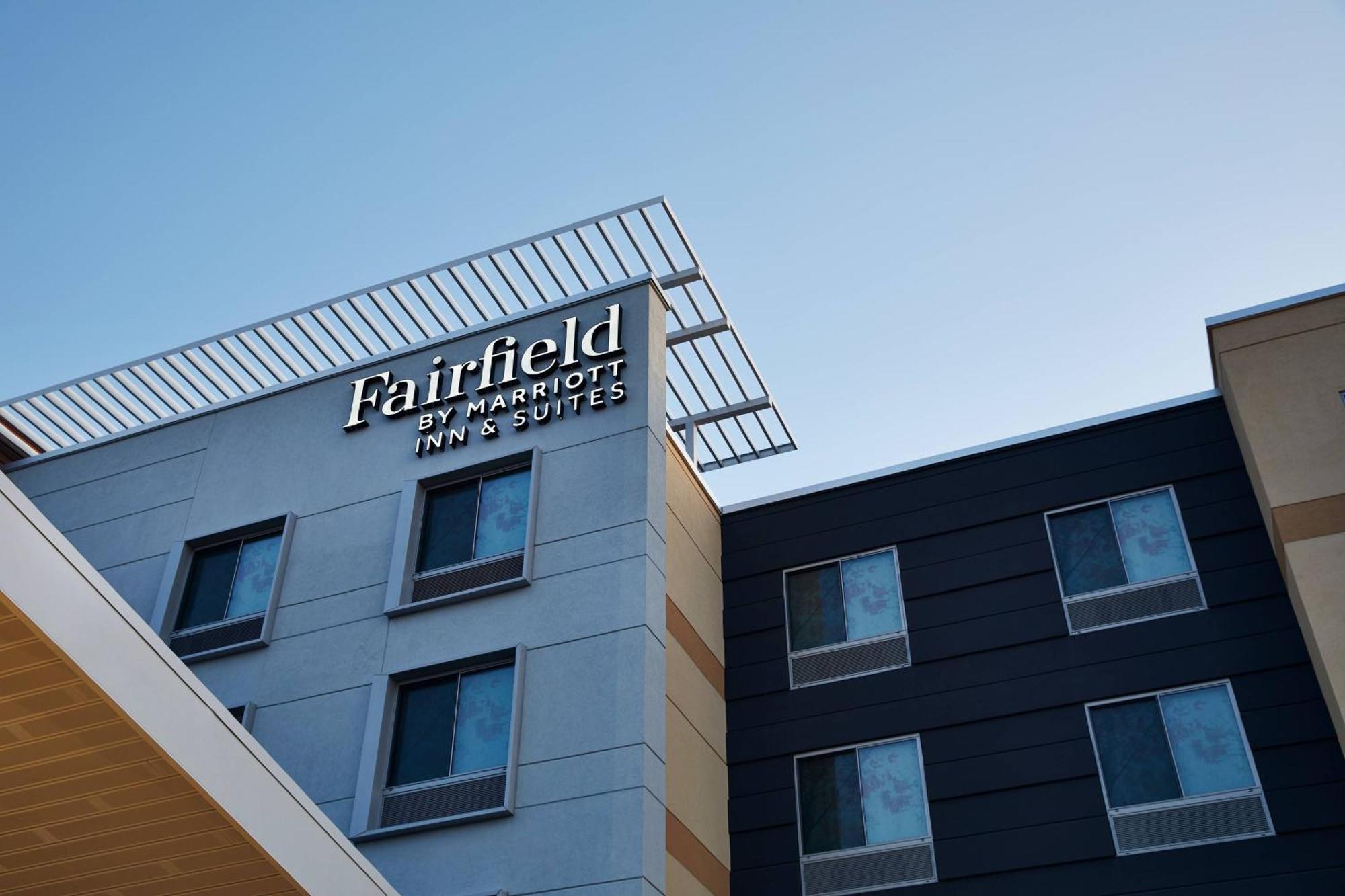 Fairfield Inn & Suites Шебойган Экстерьер фото