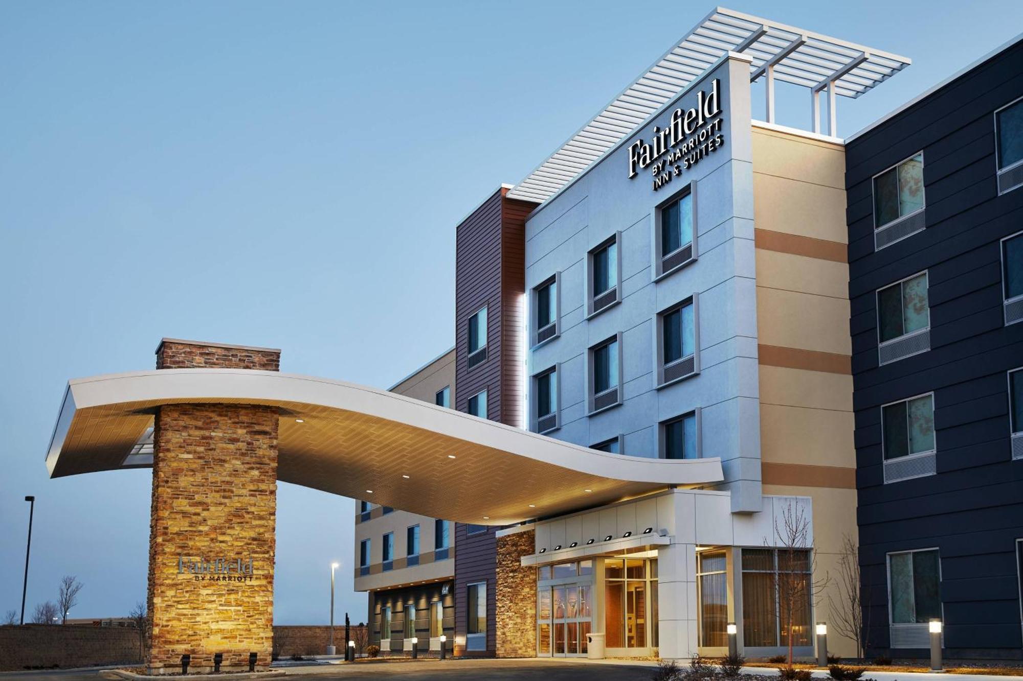 Fairfield Inn & Suites Шебойган Экстерьер фото